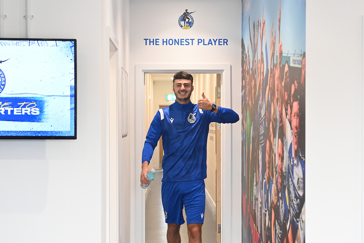 Official_BRFC's tweet photo. 👍 Back at it! @aaroncollinsx 

#BristolRovers #UTG https://t.co/pyH3xyyAzd