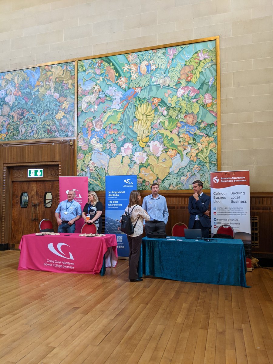 Our #GreenRecoveryBusinessConference exhibitors are making a big impact on our guests as they arrive! 

Talking all about #GreenRecovery projects they are currently working on!

It's going to be an exciting day! 

#SwanseaGreenRecovery