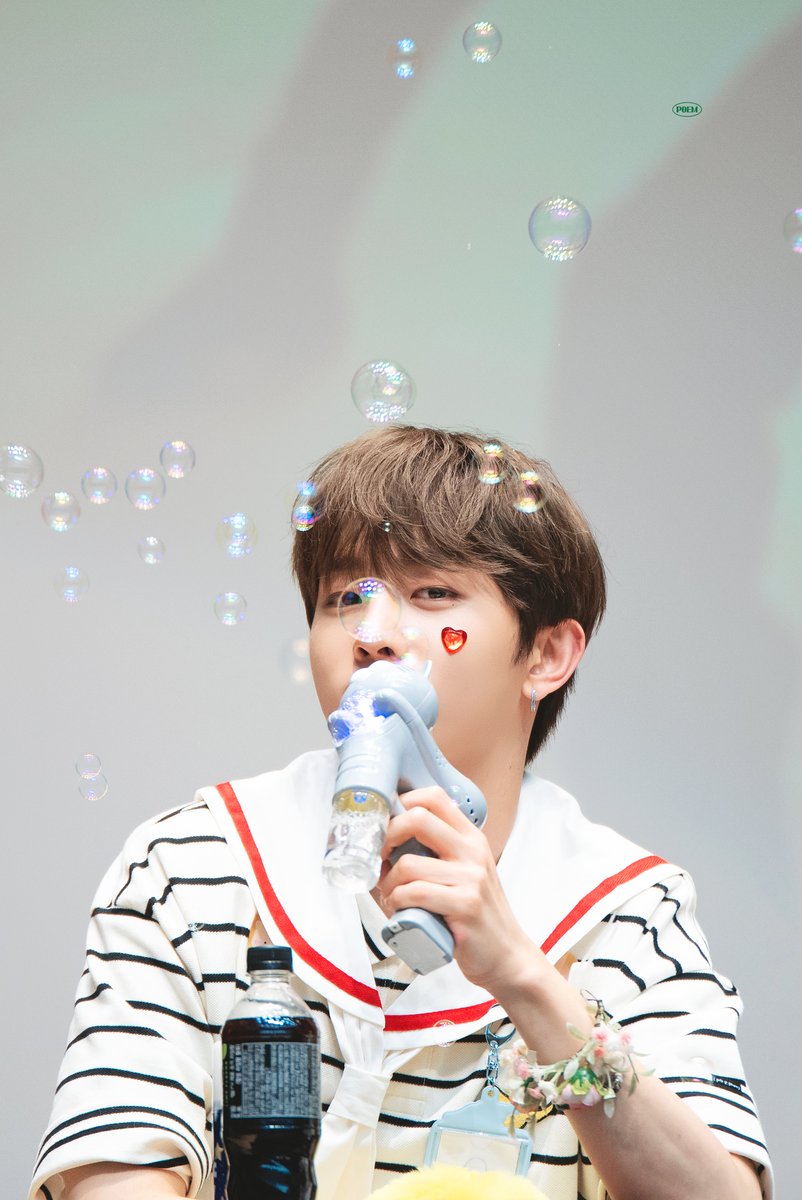 725poem's tweet photo. 220622 뮤직코리아 대면 팬싸인회

🫧

#이협 #LEEHYEOP #드리핀 #DRIPPIN https://t.co/nQKdajA7j0