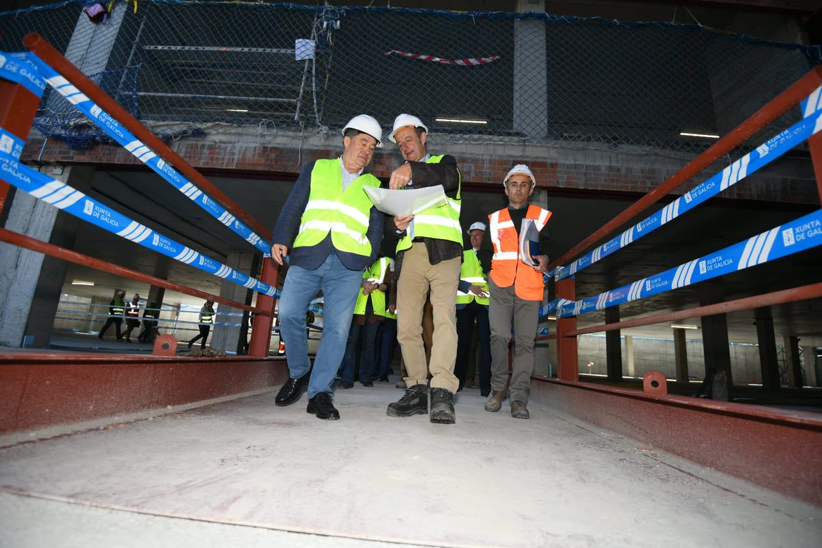 Lorespontevedra's tweet photo. Hoxe puidemos ver o estado das obras do futuro hospital de Montecelo, unha instalación que a área sanitaria precisa e pola que só podemos seguir estando comprometidos a ver rematada e en funcionamento canto antes. https://t.co/YZKmT98gl1