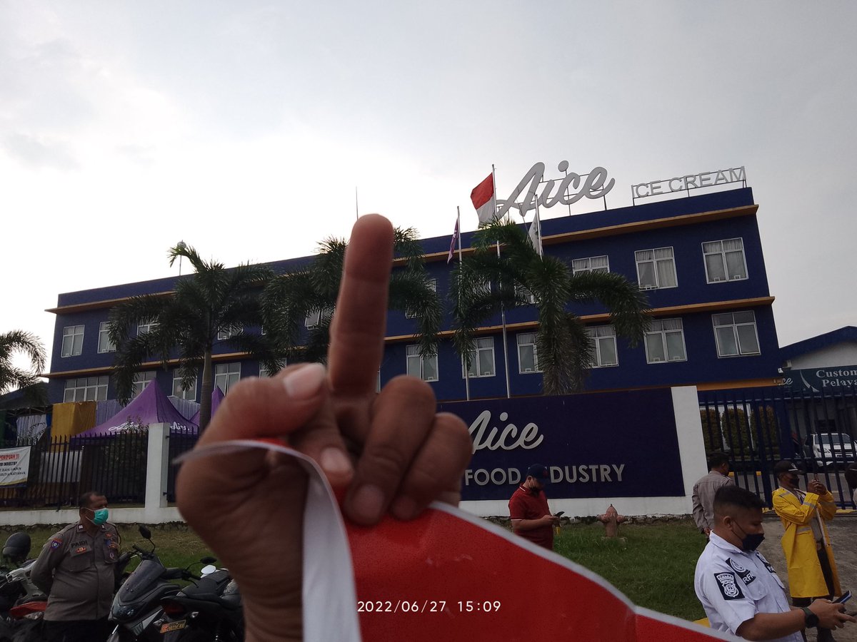 Ahmad_Baidowii's tweet photo. Aice Tidak Patuh hukum yang ada di Indonesia 21 kasus keguguran terhadap buruh hamil yg di duga di perkerjaan di malam hari dan mem-PHK sepihak buruhnya
#BoikotEsKrimAice https://t.co/JKBMWExMTs