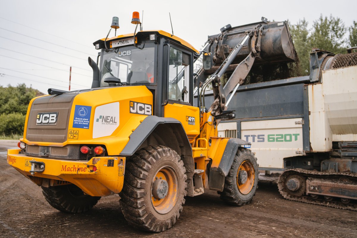 📸 Our BS3882 top soil being made on site

💰Collection prices from £25/ton. 

📍Neal Soils Suppliers, Newton Road, Rumney, CF3 2EJ