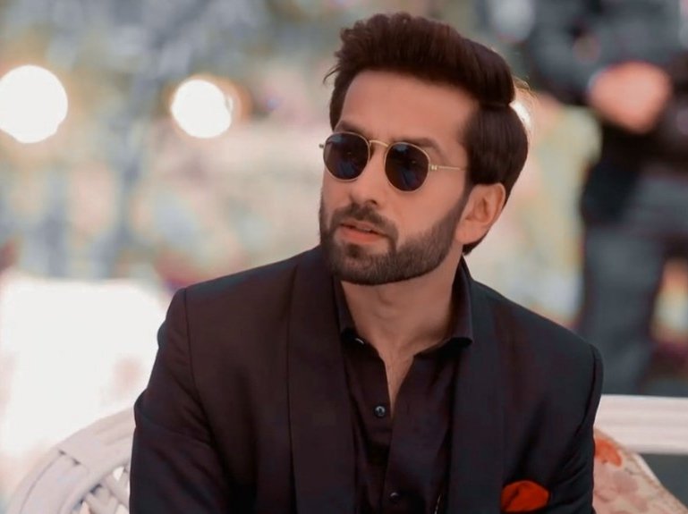hisfangirl_p's tweet photo. 6 years to this human with charm, attitude (tadi), powerful aura, oozing hotness, pretty smile and goofy nature. 

Six years of Shivaay Singh Oberoi entering in our lives with swag❤️

#6yearsofishqbaaaz https://t.co/Je9trFkCiH