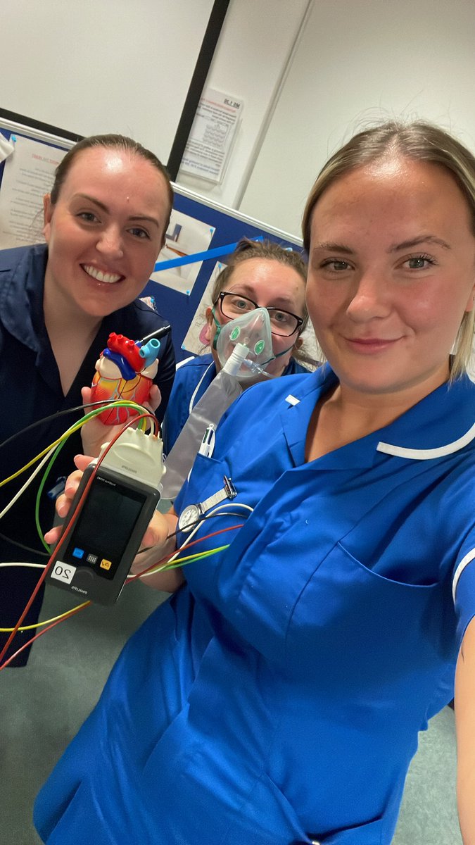 WardF8CCU's tweet photo. What a great day!! A day spent doing a talk at Salford University inspiring school students to become nurses!! Or even better cardiology nurses 😄👩🏻‍⚕️🫀 @_jadexlamb @KelsieJadeO @NCAlliance_NHS @OldhamCO_NHS https://t.co/9DhBoRtexK