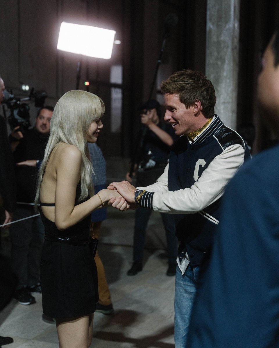 sineflower's tweet image. ชีวิตการติ่งของ LISA คอมพลีทมากนะ ยิ่งใหญ่ เกรียงไกร!!
LALISA HUMAN CELINE
#LISAatCelinePFW22 #LISAXCELINE