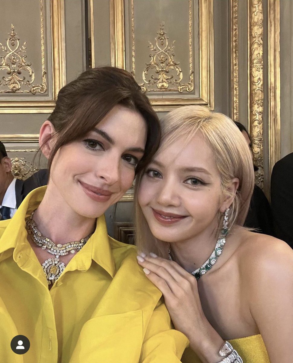 sineflower's tweet image. ชีวิตการติ่งของ LISA คอมพลีทมากนะ ยิ่งใหญ่ เกรียงไกร!!
LALISA HUMAN CELINE
#LISAatCelinePFW22 #LISAXCELINE