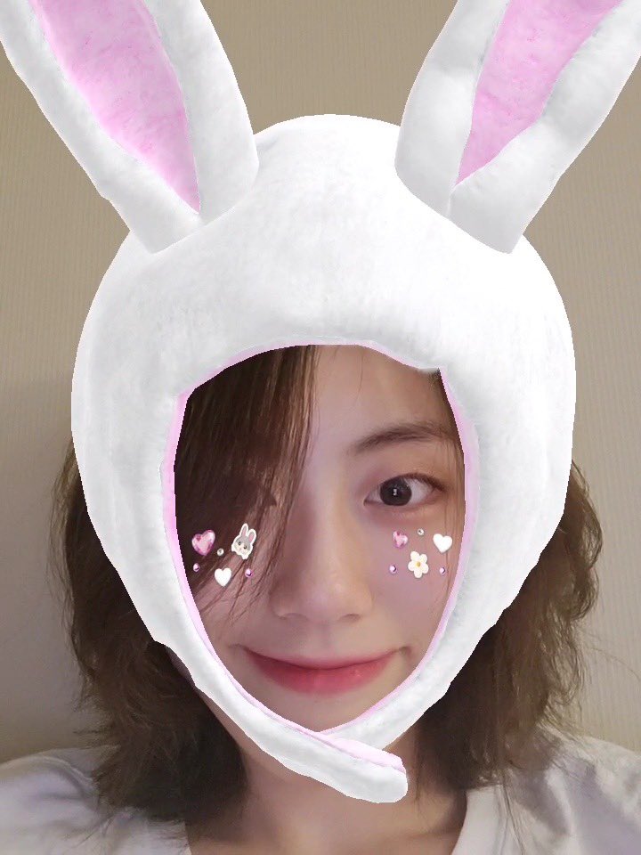 lua_unvrse's tweet image. [🌈✨] 06.16.2022 FNS Update

I’m not sleeping. I’m playing with the rabbit.

#LUA #루아 #WEKIMEKI #위키미키