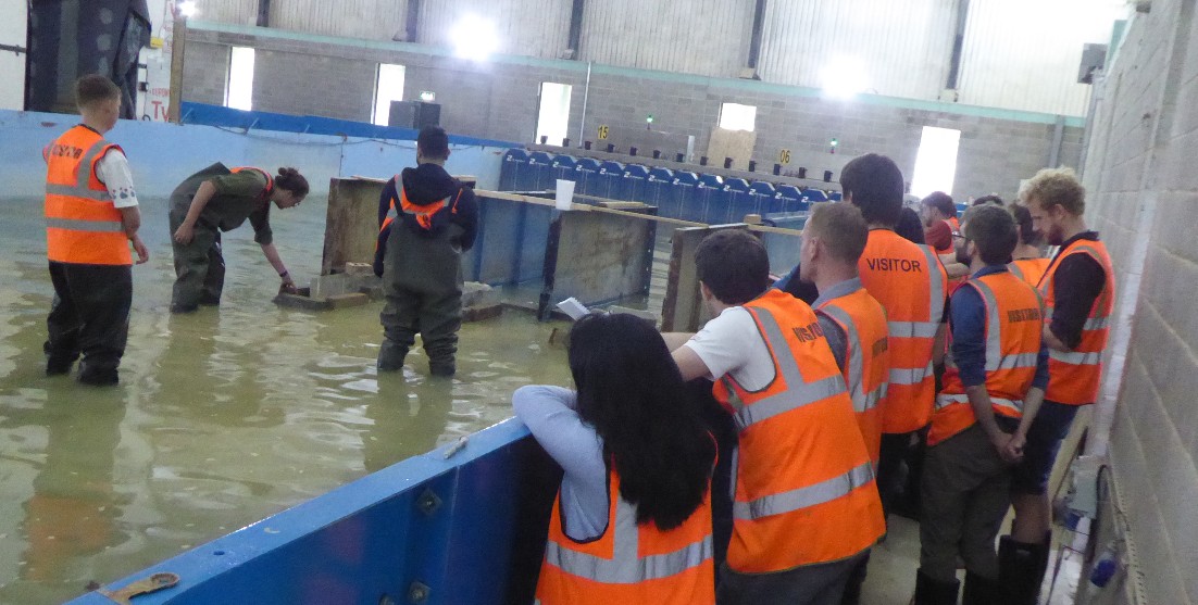 hrwallingford's tweet image. We hosted BSc and MSc students from the @Bruneluni Flood &amp;amp; Coastal Engineering course last week for their summer school.

#floodengineering #coastalengineering #physicalmodelling