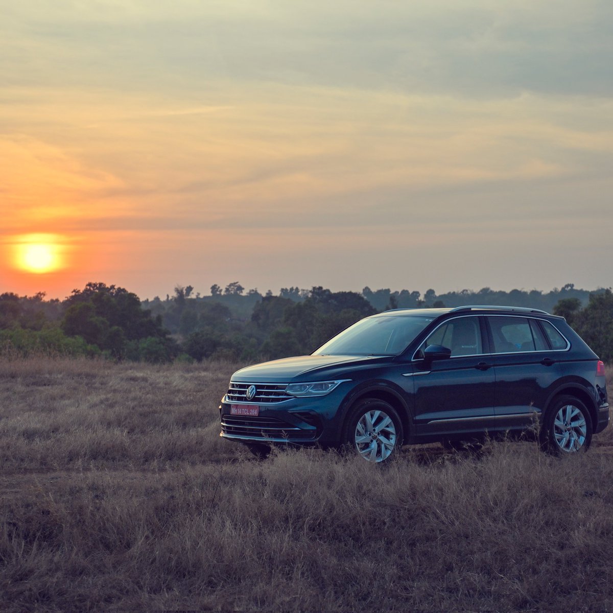 volkswagenindia's tweet photo. When time stands still.

#SkipBoring #VolkswagenTiguan #Tiguan #VolkswagenIndia #Volkswagen #CarLover #SunsetDrives https://t.co/eelDpISvan