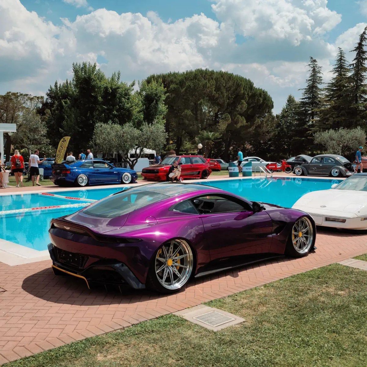 stanceit's tweet image. Pool Party 🎈