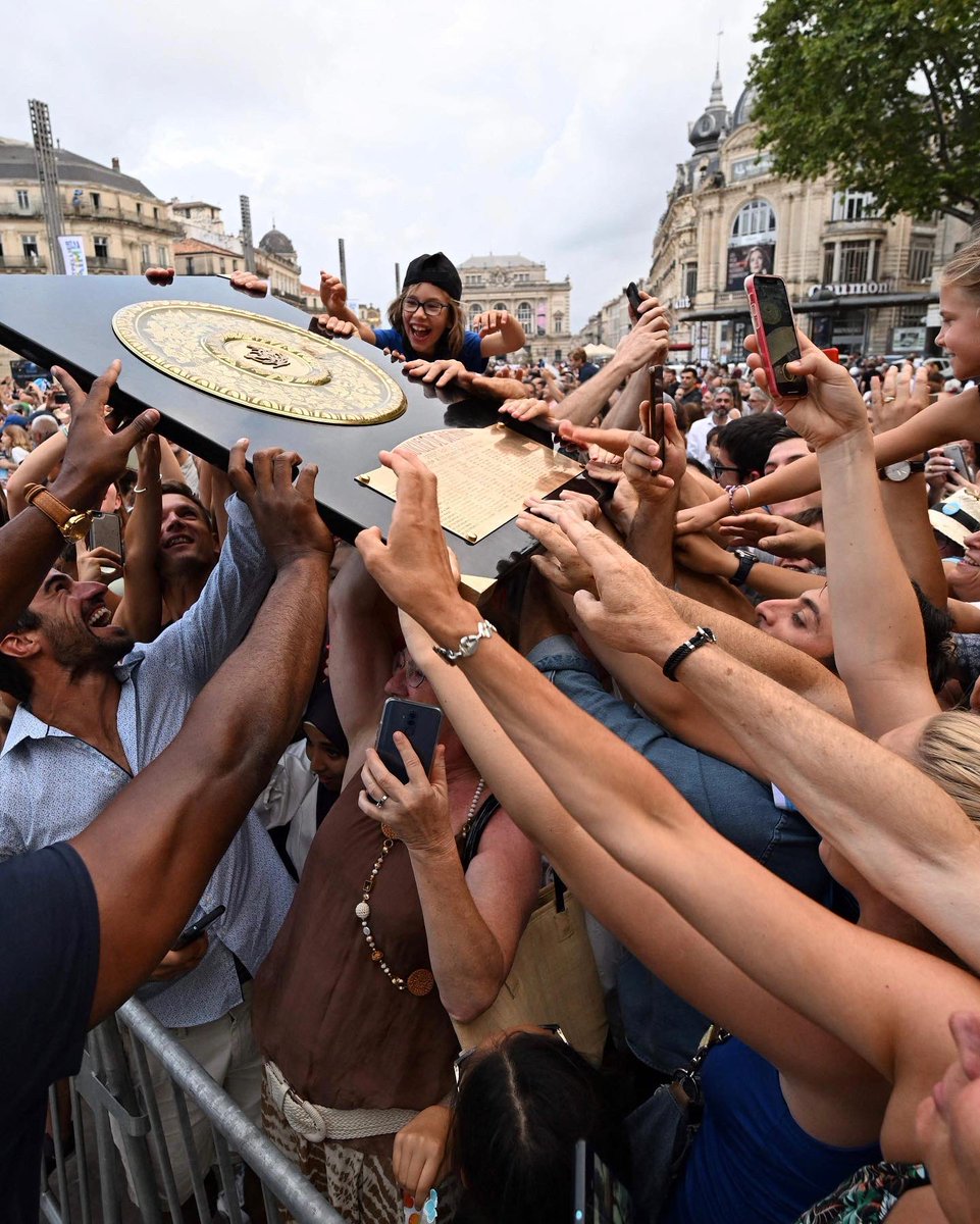 RugbyPass_FR's tweet photo. Les montpelliérains ont été fêté par leur public 🔥 https://t.co/cXaHvSPHPr
