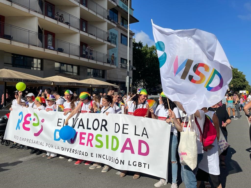 En #MSDEspaña apoyamos la diversidad de las personas lesbianas,gays,transexuales,bisexuales,intersexuales,queer,etc por ello hemos participado por primera vez en la manifestación del #Orgullo2022 en Barcelona de la mano de <a href="/REDI_ES/">REDI.LGBTI</a> por “El valor de la diversidad". #PoweredByPride