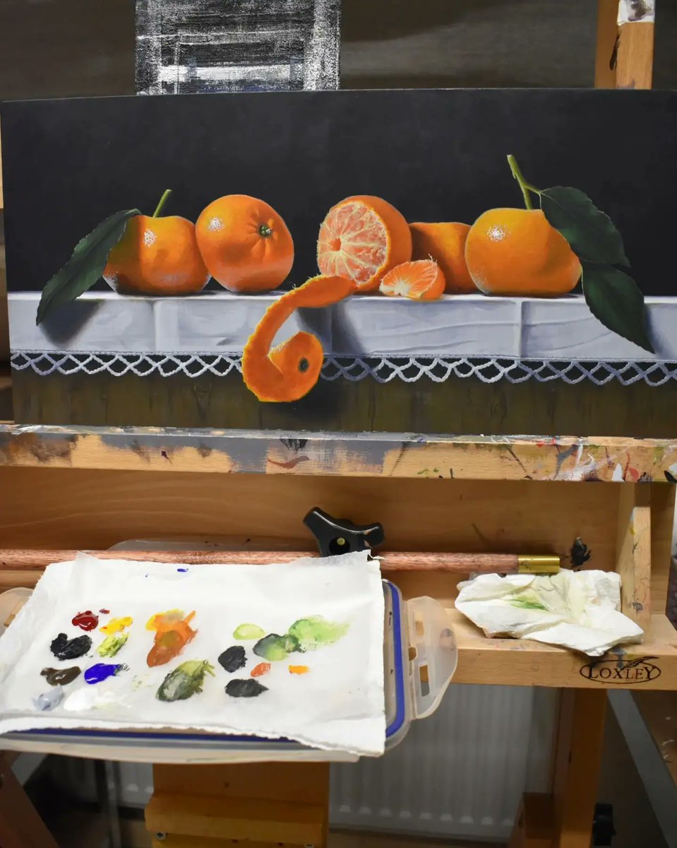 I loved painting the creases in this tablecloth 😍 The lace however 😵‍💫