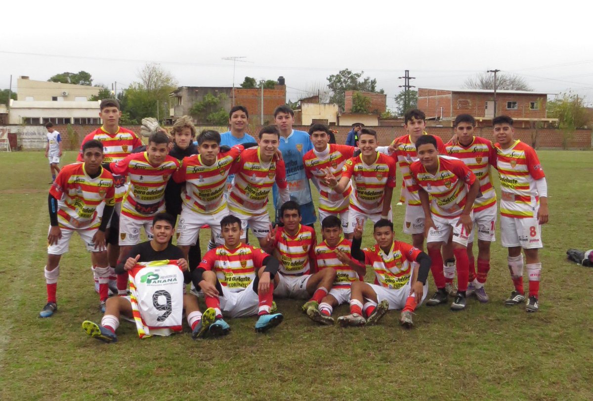 Ligacorrentina_'s tweet photo. ⚽️ #BocaUnidos derrotó como local 1-0 a #Invico y con un global de 2 a 0 clasificó a la definición del torneo de #Juveniles 2021 🏆
🔜 #BocaUnidos y #Ferroviario irán por el título en esta categoría.
#LigaCorrentina 🏆
📸 @BocaUnidosRA https://t.co/xy6w2OFS8s