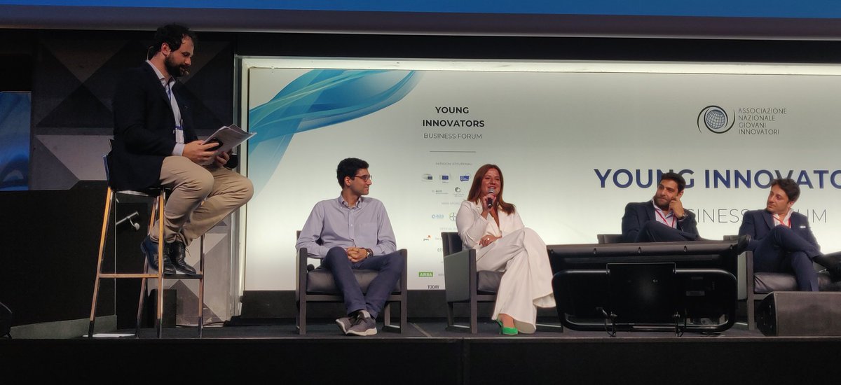 NicoEsp72's tweet photo. "Fondamentale fare rete, fare network. Per avere successo soprattutto nel Mezzogiorno fare rete rende un progetto vincente"- @andreinaromano, CEO Twilo

#YIBF #YoungInnovators #ANGI
Live: https://t.co/5I7iVIrQsY https://t.co/9OZpWsaUdn