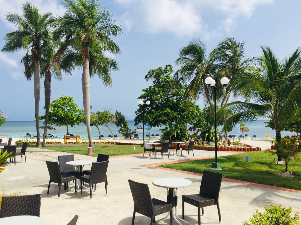 HBrGuardalavaca's tweet photo. Start your week with this wonderful view
#BrisasGuardalavaca #CubanacanHoteles #HolguinTravel #CubaTravel #unica #yourhappyplace #TogetherOneMoreTime #allinclusive #vacation #familyvacation #beach #view https://t.co/D6eODAHJn1