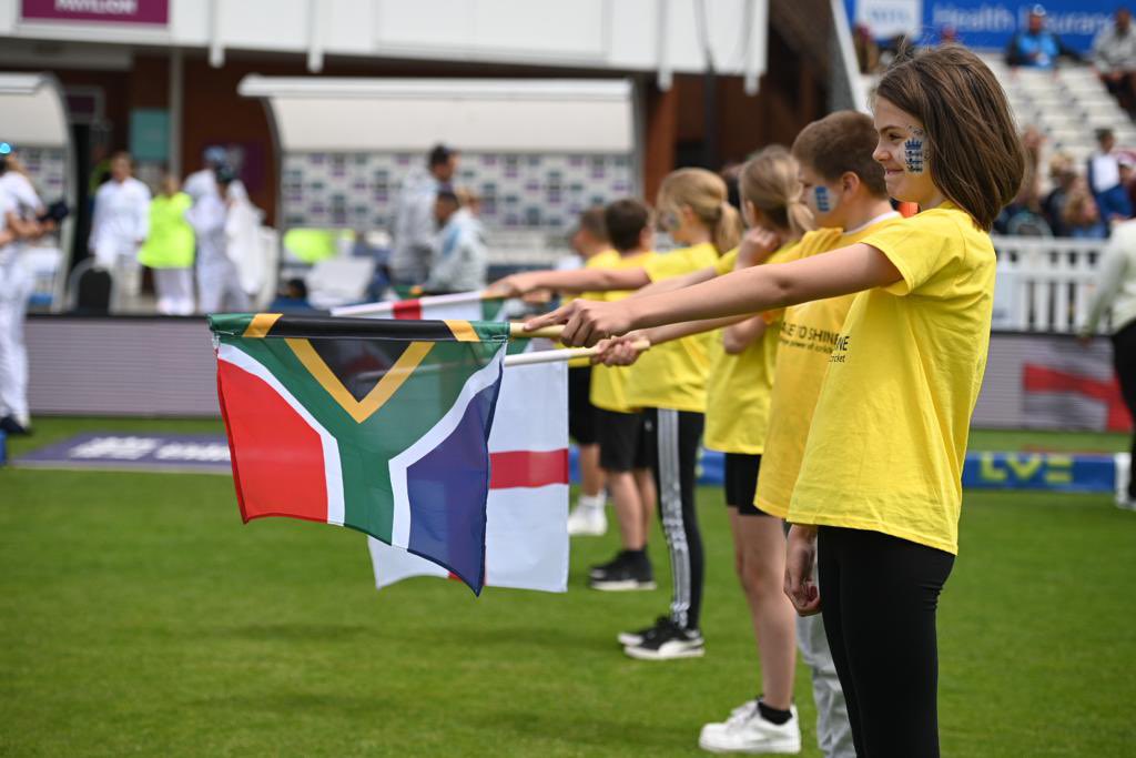 Chance2Shine's tweet photo. Absolutely fantastic to be at @CACG_Somerset for Day 1 of #NationalCricketWeek with #ChancetoShine participants providing the guard of honour for the teams at #EngvsSA. Many thanks to @SomCricketFDN for all the hard work 🙌 https://t.co/PcIXE088HB