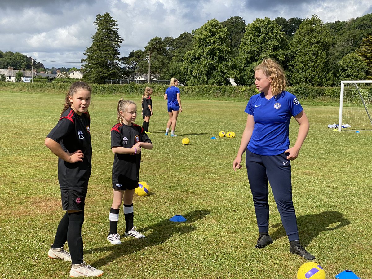 MountKellyFooty's tweet photo. #BTPlaymaker …. @Mount_Kelly U18Girls Enjoying Coaching The #NexGen Of Girls Football From @saltashunited_w U11Girls https://t.co/qawUyW2TJF