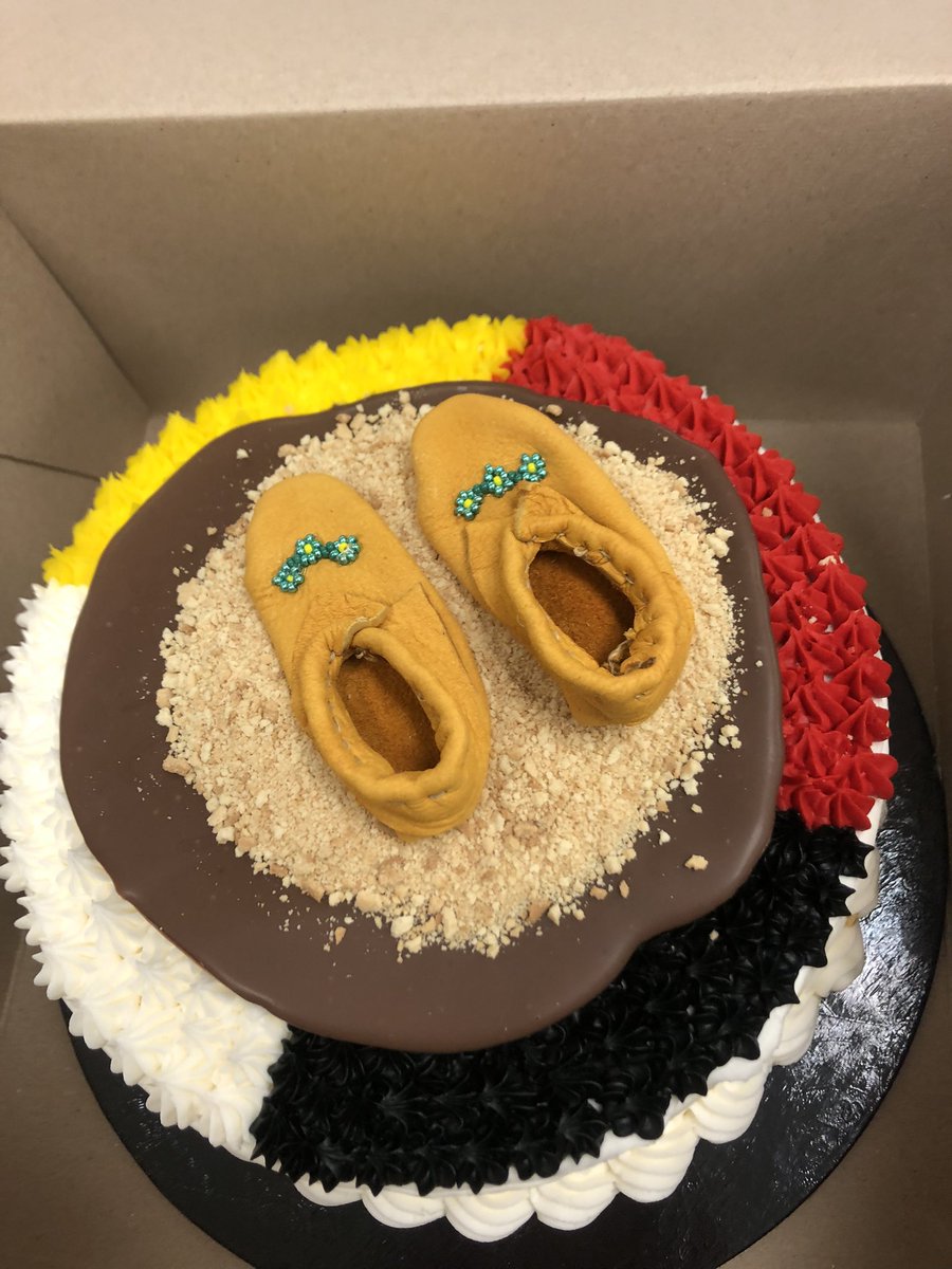 MsRennison's tweet image. Thank you so much, Lisa for supporting students and working with our Student Success Team. We will miss you. Congratulations on your retirement! @TwinLakes_SS