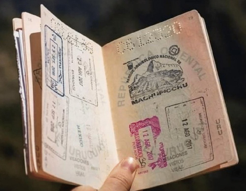 ElRuso4k's tweet photo. Buenos días, comparte el pasaporte de la suerte para que viajes este año https://t.co/dPyFOiBrgB