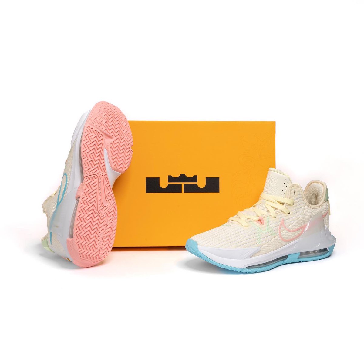 BasketCountry's tweet photo. LEBRON WITNESS 6 "EASTER"
Ya están en Basket Country las Lebron Witness 6 "Easter". Los colores pastel y el diseño de las suelas nos vuelven locos. 👑🥚🏀
#LebronWitness6 #BasketCountry #Basketball #KingJames #Easter #Nike #NbaShoes #NikeShoes #NikeBasketballShoes #Sneakers https://t.co/qZFT40Nx7a