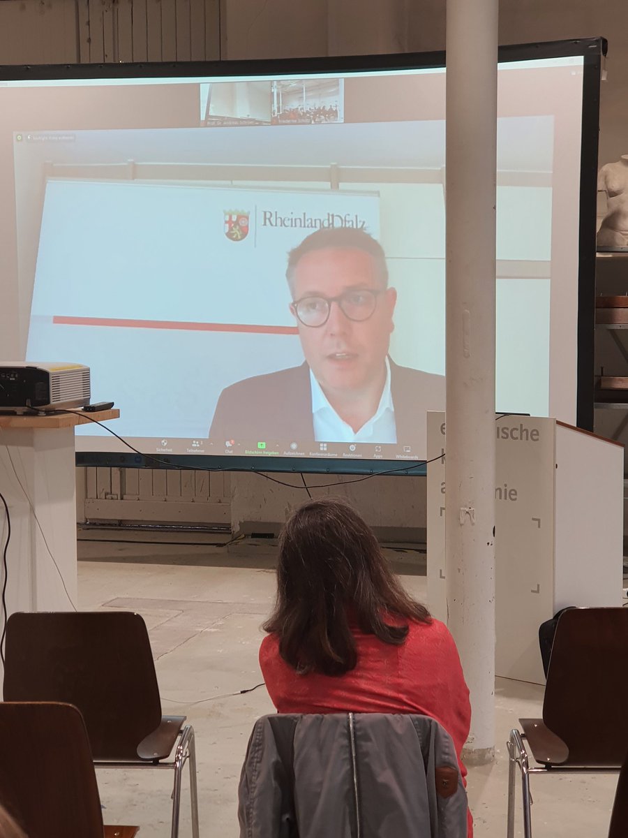 Schroer_A's tweet photo. #Organisationspädagogik Team der @TrierUni veranstaltet heute den 3. Open Innovation Day, eröffnet von Minister @Alex_Schweitzer https://t.co/H5gAUJXVje