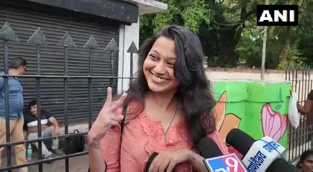 ANI's tweet photo. Marathi actress Ketaki Chitale has been granted interim relief in 21 pending FIRs registered against her by Maharashtra Police over her post against NCP chief Sharad Pawar. The High Court instructed the police not to take any coercive action against her.
(File photo) https://t.co/2m2fyfC2Jr