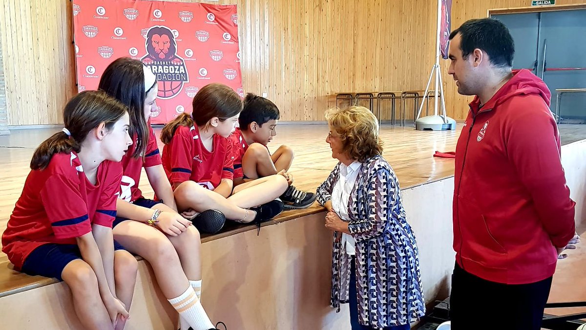GobAragon's tweet photo. 🗣️ “Estamos hablando de la recuperación de un sector que se vio seriamente afectado por la pandemia y, por eso, nos alegra que, con prudencia y respeto, pueda recobrar la normalidad”, @marivibroto durante su visita al campus de la @Fund_BZ en #Albarracín.

@IAJaragon @jjustiz6 https://t.co/rcTlQMhMtK