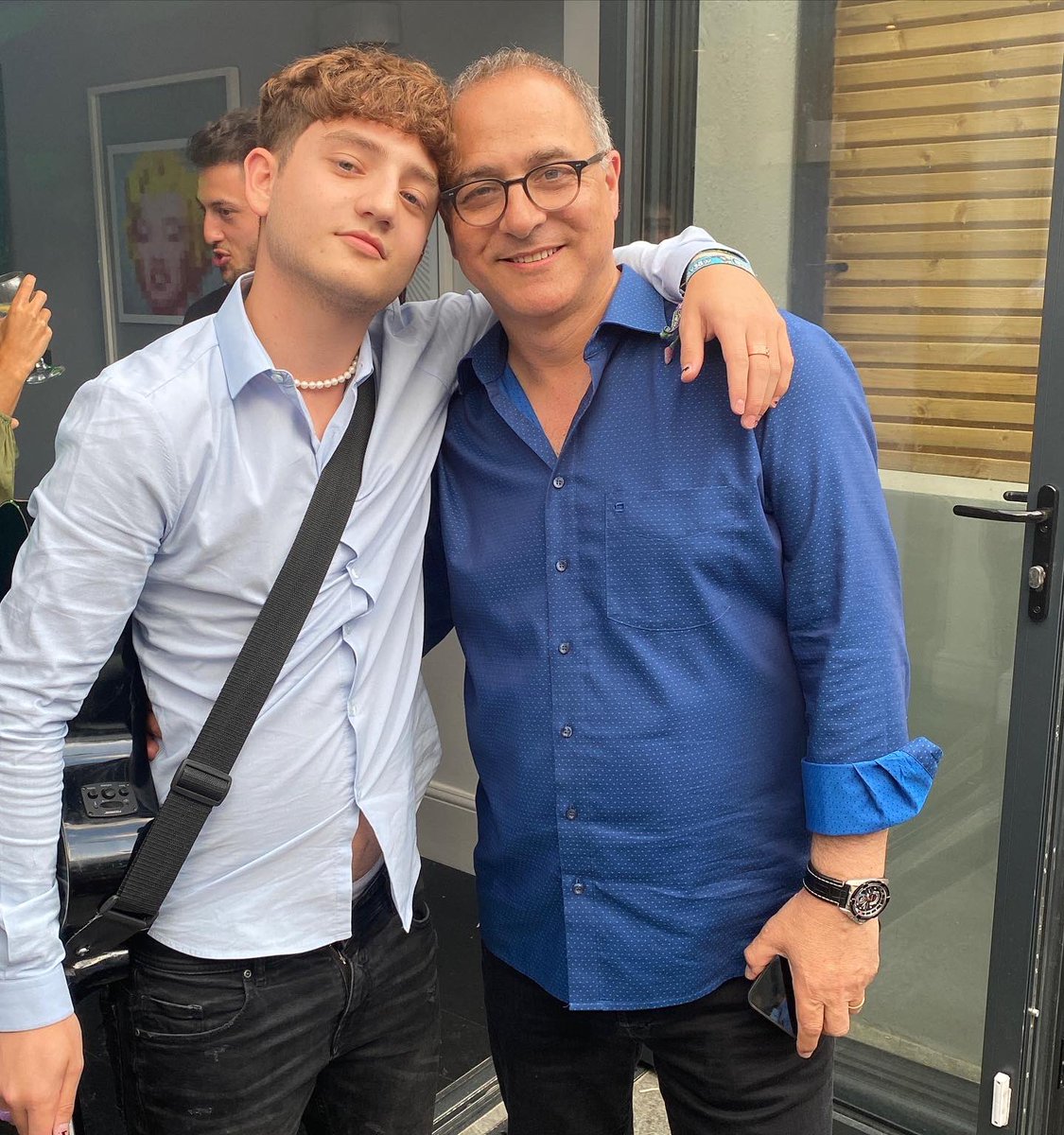 lounge_latte's tweet photo. Spent the weekend partying hard at my nephews barmitzvah surrounded by parents, siblings, cousins, hubby & kids! We ate, drank, danced & sang 2 much & my feet & head hurt way 2 much for a #Mondaymorning!
But hey life’s 4 living - work hard, play harder #sandwhichgeneration 🥰 https://t.co/DhX0X6T4Hs
