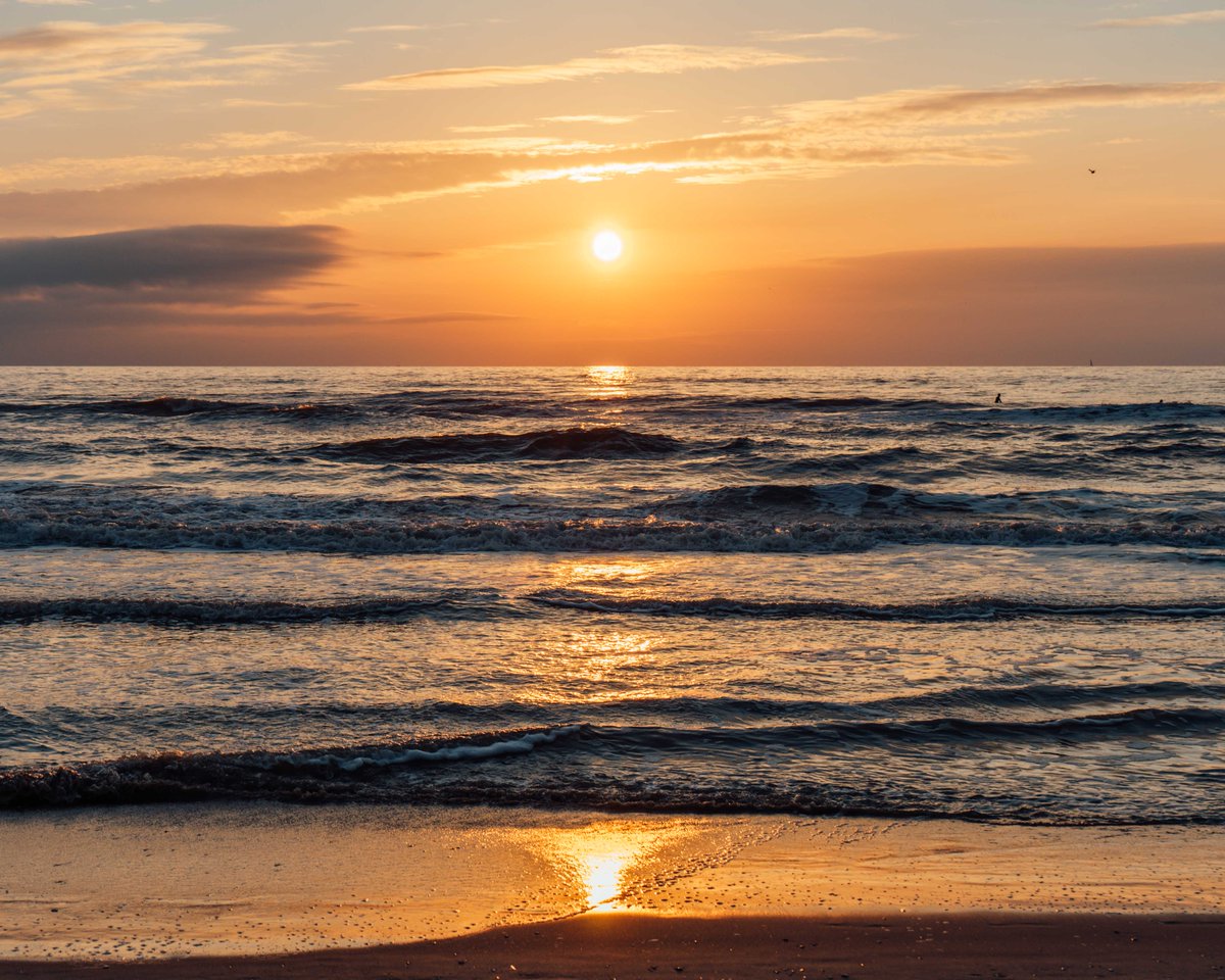 SurfenBeach's tweet photo. Het verveelt nooit, elke dag uniek🌅!

#strandpaviljoensurfenbeach #surfenbeach #zonsondergang #sunset #sundown #uniek #elkedaganders https://t.co/xksM0CBb2T
