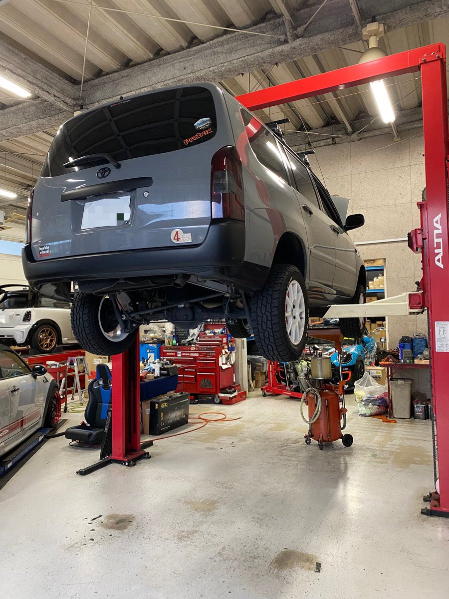 itoo0704's tweet photo. オイル交換してもらいに来てます。

まだまだ頑張ってもらわないと。

#EXFORM 
#TOYOTA #Probox https://t.co/sJCAczhgPJ