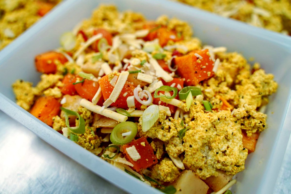 FreshPrepare's tweet image. Breakfast is the most important meal of your day...

💫Vegan Seasonal Breakfast Hash💫

#mealprep #healthyeating #healthyfood  #nutrition #mealprepcompany #mealplans #mealplan #vegan #govegan #plantbased #breakfast