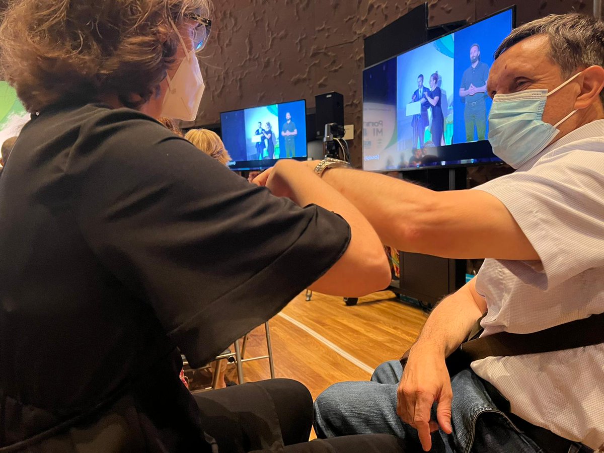 Gran afluencia de personas con #sordoceguera al evento #PonteEnMiPiel en <a href="/CaixaForum/">CaixaForum</a> Madrid, celebrando el #DíaDeLaSordoceguera 

#FOAPS #CogeMiMano #mediadores #Dactyls