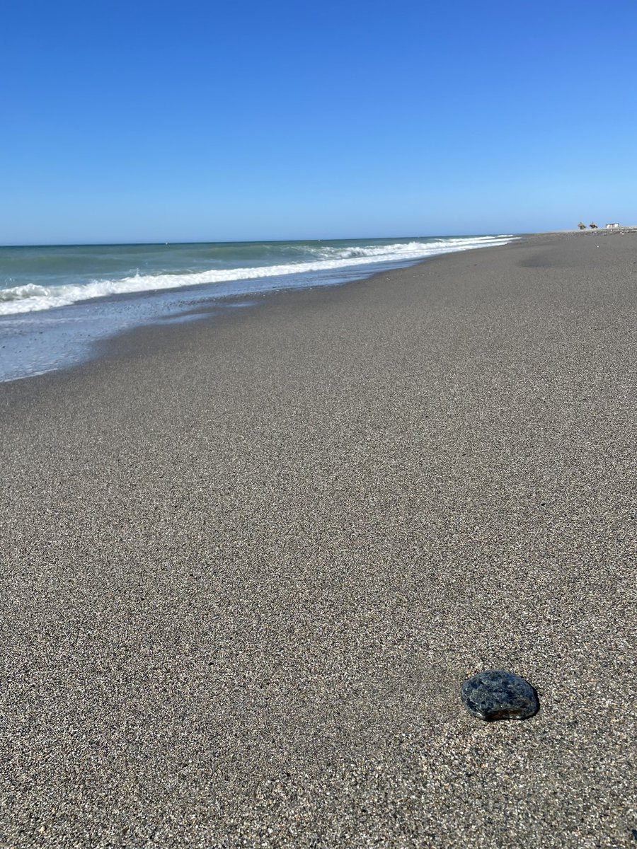 Así ha amanecido hoy la #playa de #Motril #Granada #FelizLunes 😍