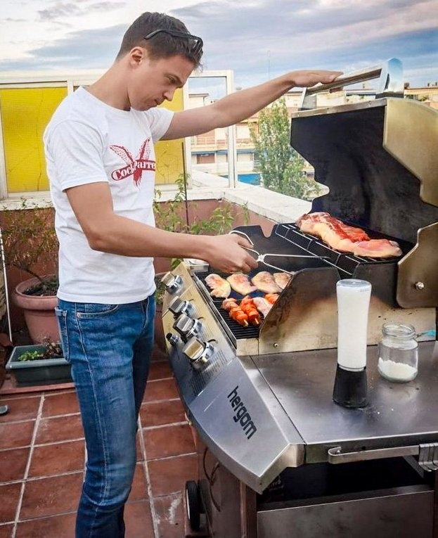 mescojono's tweet photo. Lo que te dicen que hagas y lo que realmente hacen.
#Errejón #Barbacoa https://t.co/FplsmX4DjX