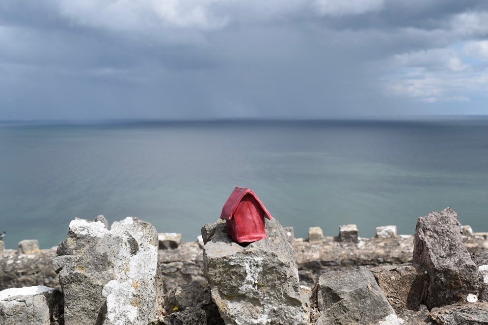 CTThomasArtist's tweet photo. More exploring rural areas with little houses.  This weekend it was St Tudno’s church on the Great Orme, Llandudno. #art #artist #practiceledresearch #phdlife #llandudno #greatorme #NorthWales https://t.co/kqyIDeIBLq