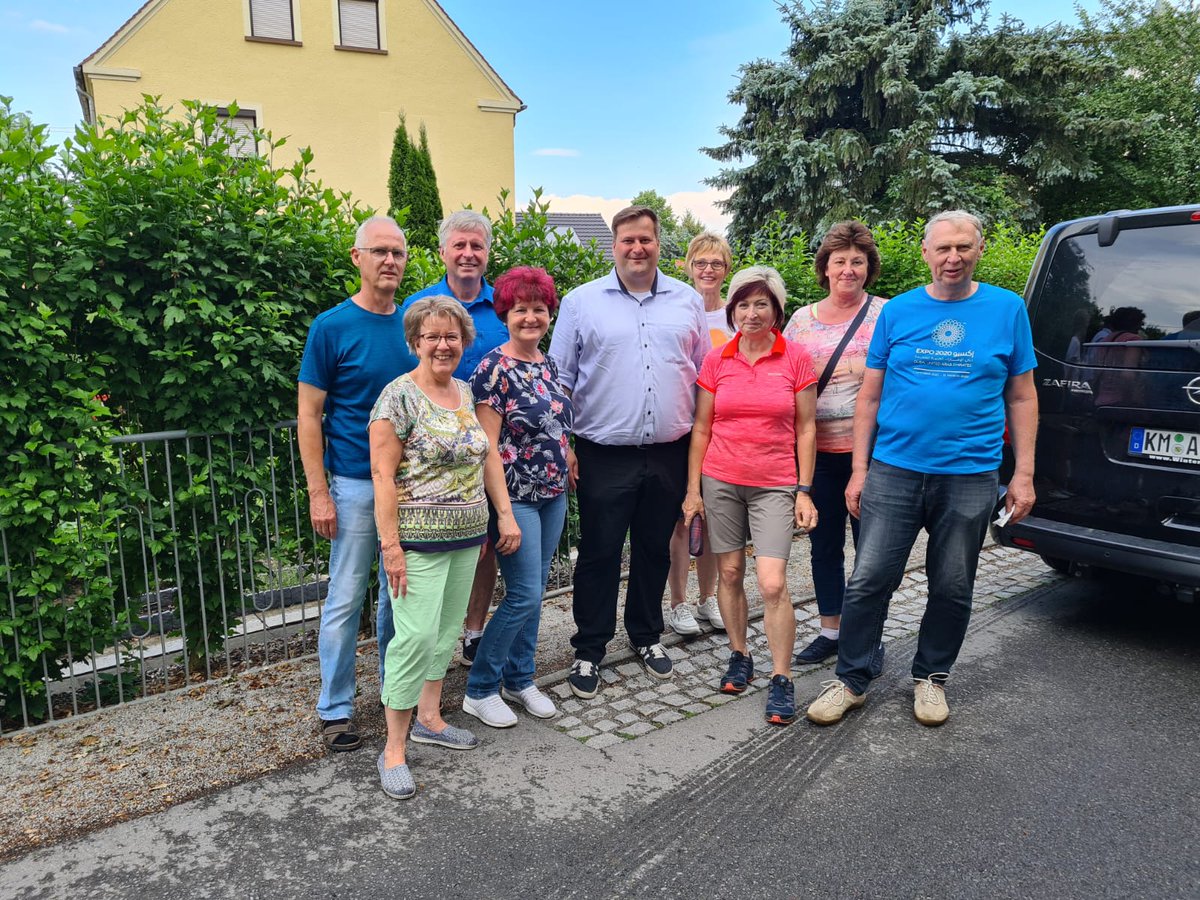 Noch 6 Tage.
Ich bin wie versprochen weiter unterwegs. Wo/wann Sie mich treffen, können Sie bei alex-theile.de/termine nachlesen.
Am WE war ich in #Hoyerswerda, #Malschwitz und #Großdubrau im Haustürwahlkampf.
Deshalb am 03. Juli mit #HerzUndVerstand #AlexTheile wählen!
#lrwbz22