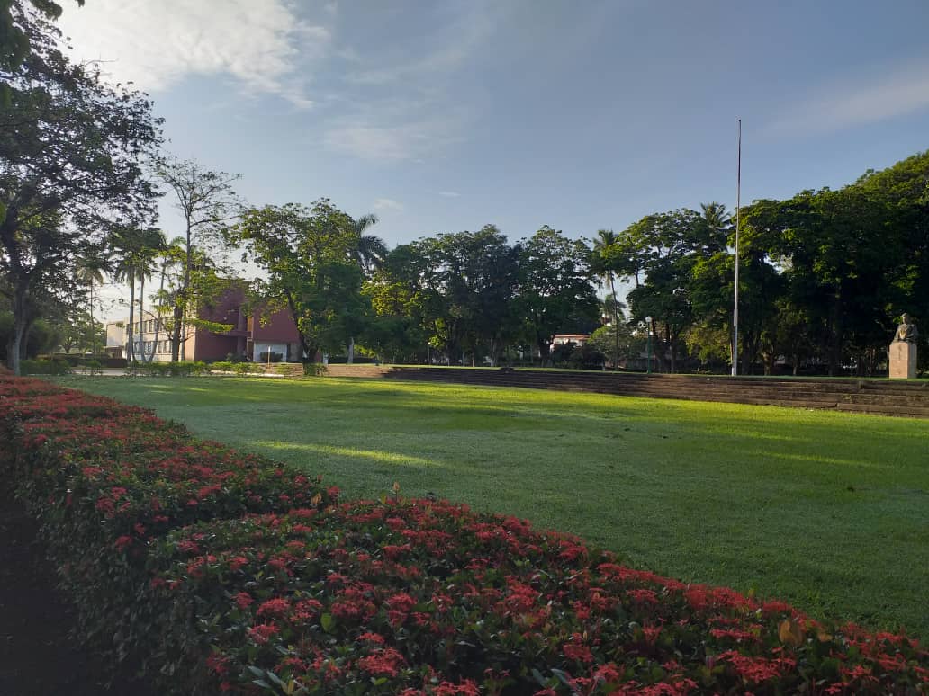 Con esta hermosa foto del campus de la #UCLVnuestra, le deseamos a nuestros seguidores un feliz inicio de semana 💚🌞 #UCLVx70
