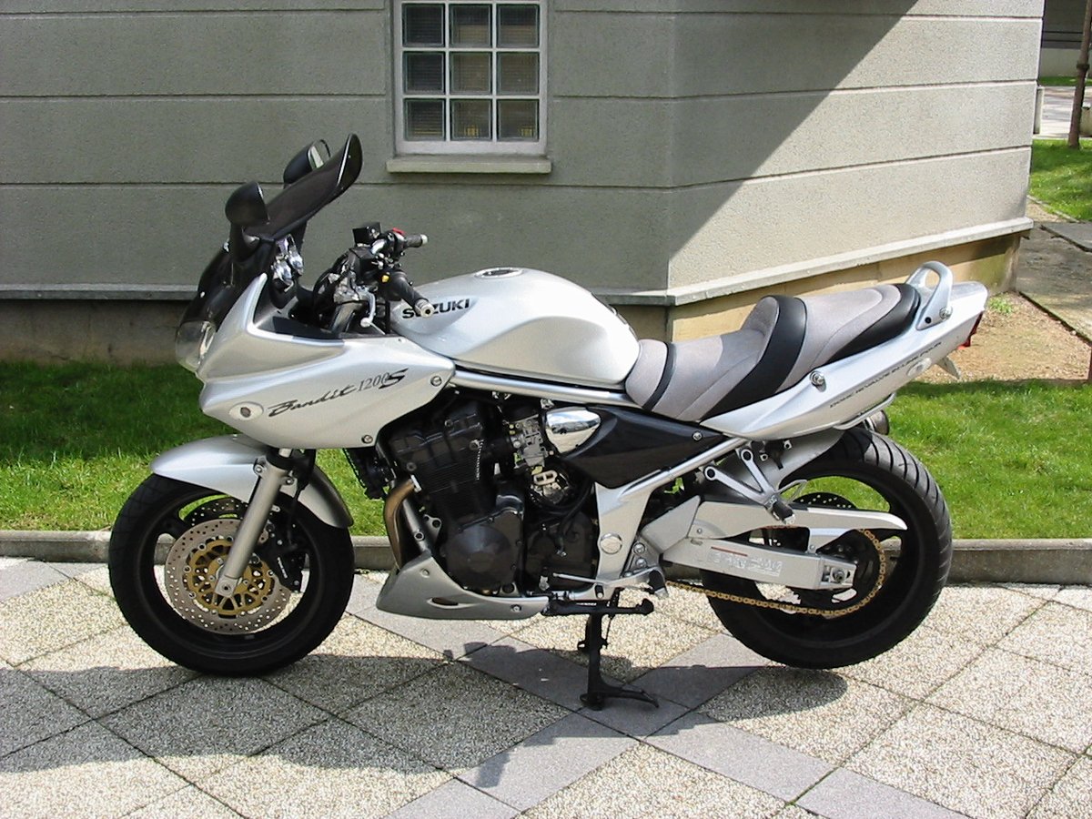 BB27000's tweet photo. Il faut que je vous raconte comment je suis rentré chez moi, avec mon propre train, et ma moto dedans.

Thread (réédition) ⤵️⤵️⤵️ https://t.co/aRByBmM5OB