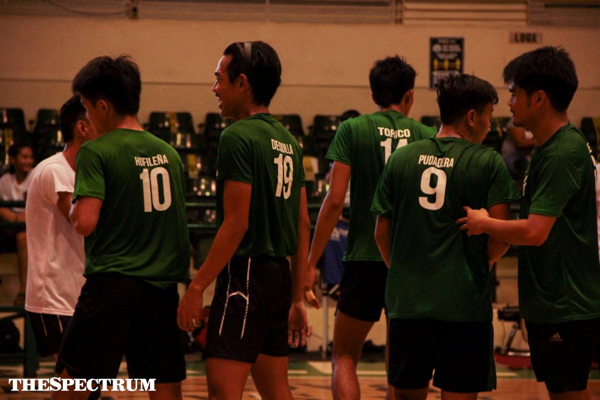 TheSpectrumUSLS's tweet photo. The University of St. La Salle Stingers Men defended their home court after winning 3-1 in a best-of-five match against Colegio de Sta. Ana Victorias during the Lasalle Stingers Men's Volleyball Exhibition Game at the Coliseum.
#70thHandumananWeek
#DreamForward https://t.co/VrZVm6ZvTG