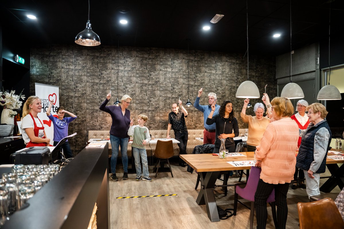 RestoVanHarte's tweet photo. In 2021 gingen we samenwerken met het @Voedingscentrum en @VoedselSurplus om in onze Resto’s nog gezonder te eten én minder voedsel te verspillen Hoe we dat deden? Lees erover in ons jaarverslag op https://t.co/vExCbRT1MJ. #zerowaste #nowaste #gezondeten #gezondkoken https://t.co/wUZHP361NS