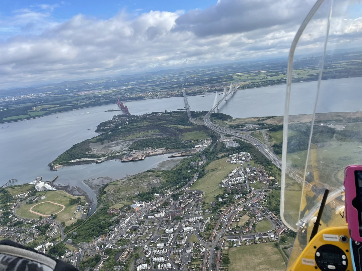 GeoffreyCoan's tweet photo. #FlyUK #microlight #flying
Leaving Fife we routed South and asked @EdiAirport for a transit overhead which they kindly gave.
Fantastic views of the @ForthBridges and the airport.
Oh I love flying ๐, such a privilege we have https://t.co/3HzuHbY19N