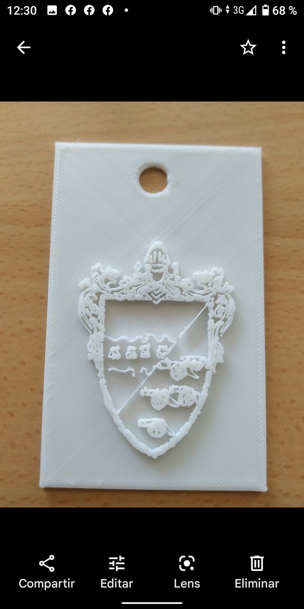 EscolaElsPins's tweet photo. L'alumnat de #5PRI va buscar l'heràldica dels seus cognoms, va dibuixar el seu propi escut d'armes, va convertir-ho en #3D amb @tinkercad i el va #impressió3D @bresserslaw
#PBL #EdatMijana #IntegremLesTAC
Aquí teniu el resultat!! https://t.co/H5aRrjzpnm
