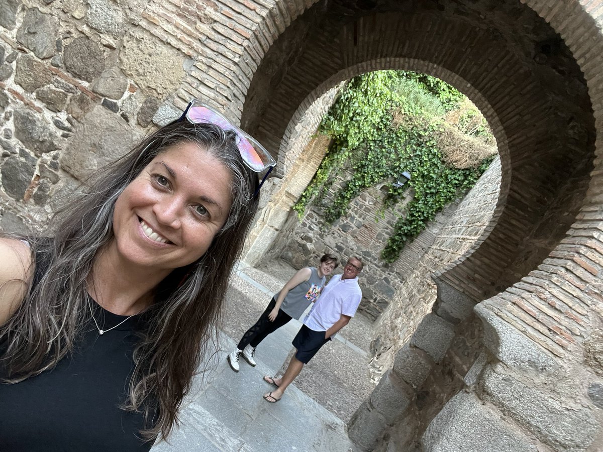LydiaABlack's tweet photo. I ❤️ España! 🇪🇸 #travel #roadtrip #windmills #castles #cathedrals #mosques #Wanderlust https://t.co/Wc90z5NYAK