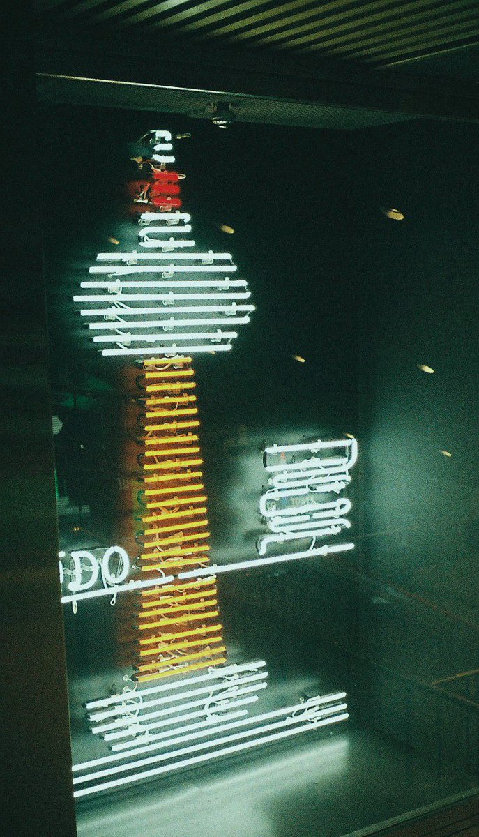 TakaMuto_photo's tweet photo. A neon.
#film #filmphotography #filmcamera
#halfsize https://t.co/HyNYbIJrmn
