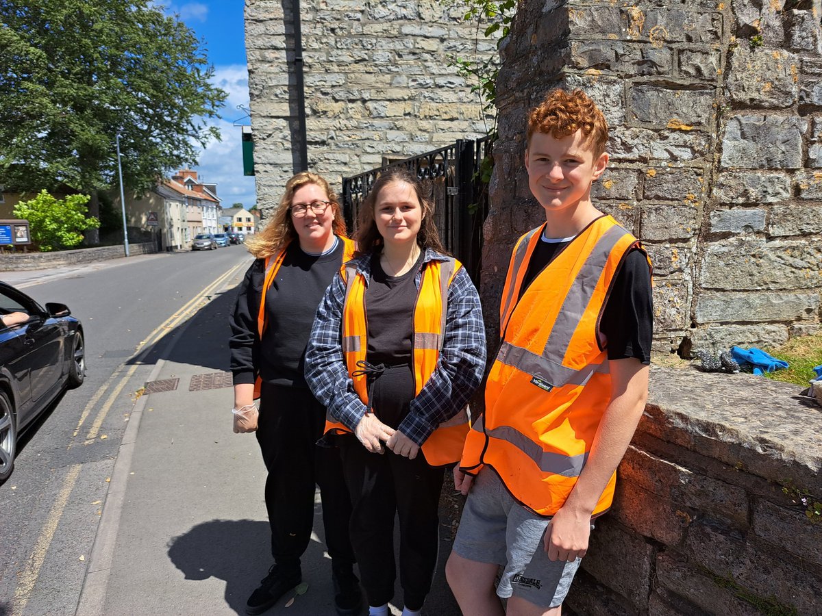 StreetParishCou's tweet photo. **GRAFFITI CLEAN UP DAY 2** was a great success this weekend.
Thank you to our wonderful volunteers for coming along.
We will put out a notice when the next clean up day is planned.
#keepourstreetclean #volunteer #streetparishcouncil #graffiticleanup #communitymatters https://t.co/yrDi4w3Mgu