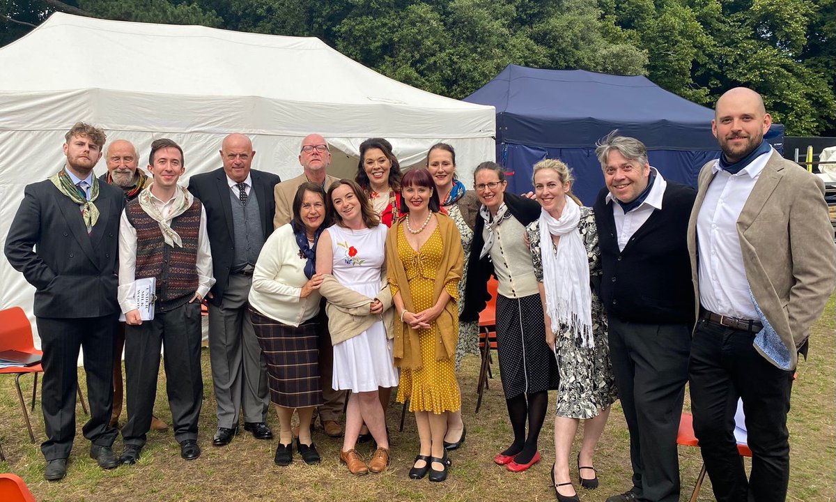 lesleyrosslyric's tweet photo. Struggled to get a ticket to see @SmjamesJames in sold out Under Milk Wood
Ended up with one of the best seats in the house - onstage!
@markhenrydavies & I drafted in last minute due to #Covid affecting cast
Thanks #MarilynLeConte for asking us
#CaptainCat
#CardiffOpenAir https://t.co/43lbS08iPl
