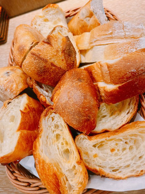 凪ちゃと大量のパンを摂取してドカ食い気絶部してたらこんな時間に🤔
どれもめちゃくちゃ美味しかった😋
改めて昨日はありがとうございました!
#れななぎ24時 