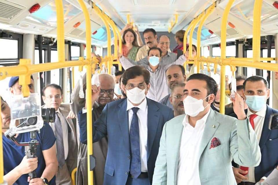 Mehmood84095974's tweet photo. چیئرمین پاکستان پیپلز پارٹی اور وزیر خارجہ بلاول بھٹو زرداری نے کراچی میں پیپلز بس سروس کا افتتاح کردیا۔
#PeoplesBusService
ارمان قلندری ps90 https://t.co/TapuXqdKVt