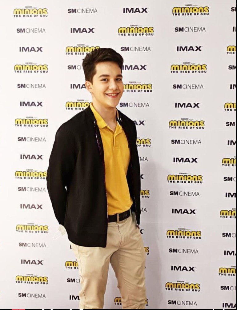 Siomaiedits's tweet photo. Ganyan ang porma robert napaka gwapo mo lalo parang gusto tuloy kita gayumahin hahah

Minions2 with ROBXINE https://t.co/4efDMNSLCl